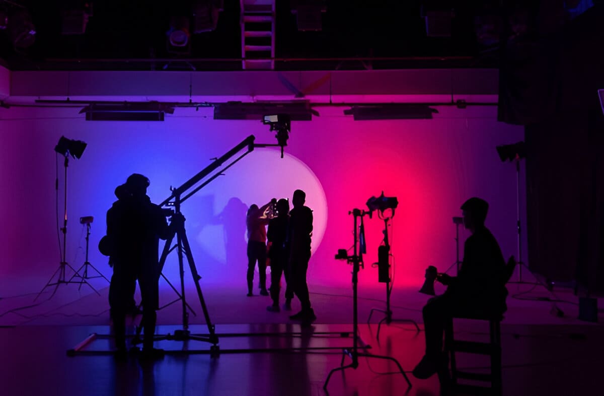 Runners team in action